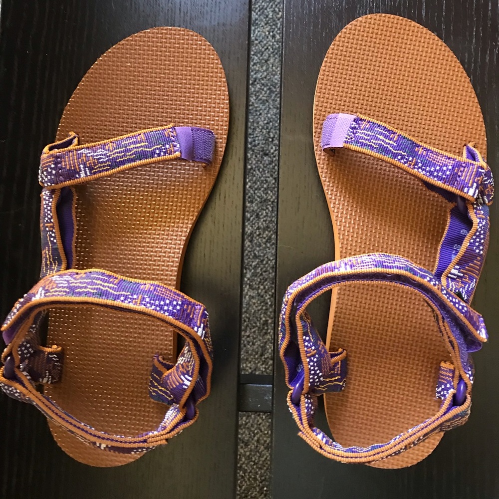 NEW Teva original sandals. Caramel and purple. W9